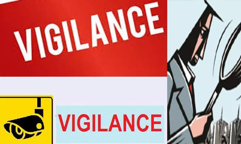 10,000 രൂപ കൈക്കൂലി വാങ്ങുന്നതിനിടയിൽ പഞ്ചായത്ത് സെക്രട്ടറി വിജിലൻസ് പിടിയിൽ