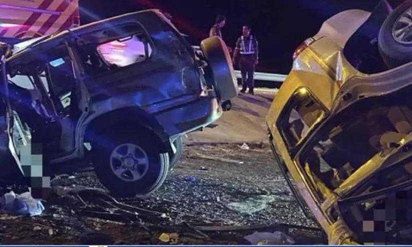 അൽഐനിൽ വാഹനാപകടം: അഞ്ച് സ്വദേശികൾ മരിച്ചു; ഒരാൾക്ക് പരിക്ക് അൽഐനിൽ വാഹനാപകടം: അഞ്ച് സ്വദേശികൾ മരിച്ചു; ഒരാൾക്ക് പരിക്ക്