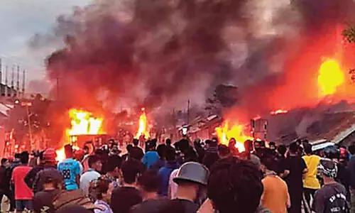 മണിപ്പൂരിൽ കലാപകാരികൾ കൊള്ളയടിച്ച ആയുധങ്ങളും വെടിക്കോപ്പുകളും കണ്ടെടുത്തു