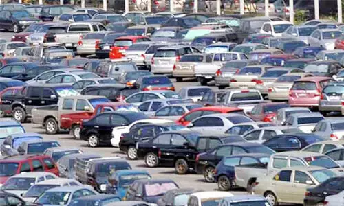 വാ​ഹ​ന​ങ്ങ​ൾ കൂ​ടു​ന്നു:  പാ​ർ​ക്കി​ങ് സം​വി​ധാ​നം  വ​ർ​ധി​പ്പി​ക്കു​മെ​ന്ന് അ​ധി​കൃ​ത​ർ