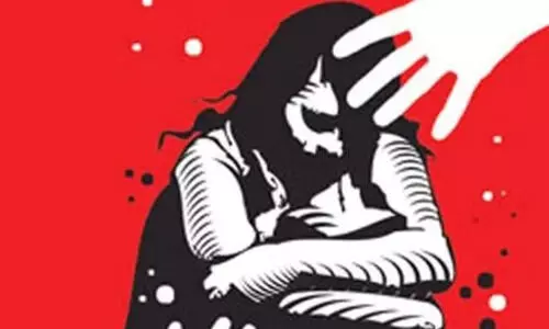 കോളജ് വിദ്യാർഥിനിയെ പീഡിപ്പിച്ച് പൂട്ടിയിട്ട നിലയിൽ കണ്ടെത്തി: യുവാവിനെതിരെ കേസ് കോളജ് വിദ്യാർഥിനിയെ പീഡിപ്പിച്ച് പൂട്ടിയിട്ട നിലയിൽ കണ്ടെത്തി: യുവാവിനെതിരെ കേസ്