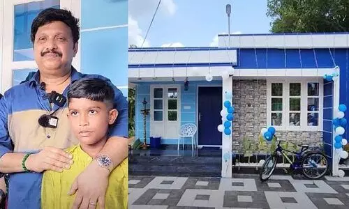 അർജുനും അമ്മയും ഇനി പുത്തൻ വീട്ടിൽ; ഏഴാം ക്ലാസുകാരന് നല്കിയ വാക്ക് പാലിച്ച് ഗണേഷ്കുമാർ അർജുനും അമ്മയും ഇനി പുത്തൻ വീട്ടിൽ; ഏഴാം ക്ലാസുകാരന് നല്കിയ വാക്ക് പാലിച്ച് ഗണേഷ്കുമാർ