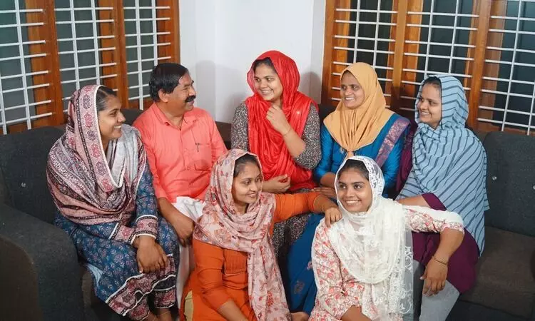 എല്ലാവരും അധ്യാപകർ,  മാസ്സാണ് മാഷും മക്കളും