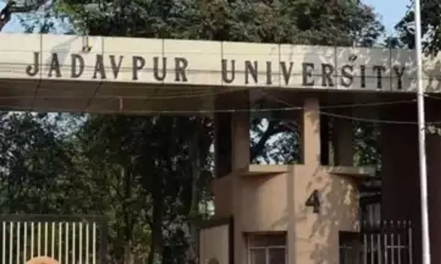 ജാദവ്പൂരിലെ വിദ്യാർഥി ക്രൂരമായി റാഗിങ്ങിനും ലൈംഗിക പീഡനത്തിനും ഇര; അന്വേഷണം അട്ടിമറിക്കാൻ വാട്സ്ആപ്പ് ഗ്രൂപ്പിൽ പ്രതികൾ ചർച്ച നടത്തിയെന്ന് പൊലീസ്