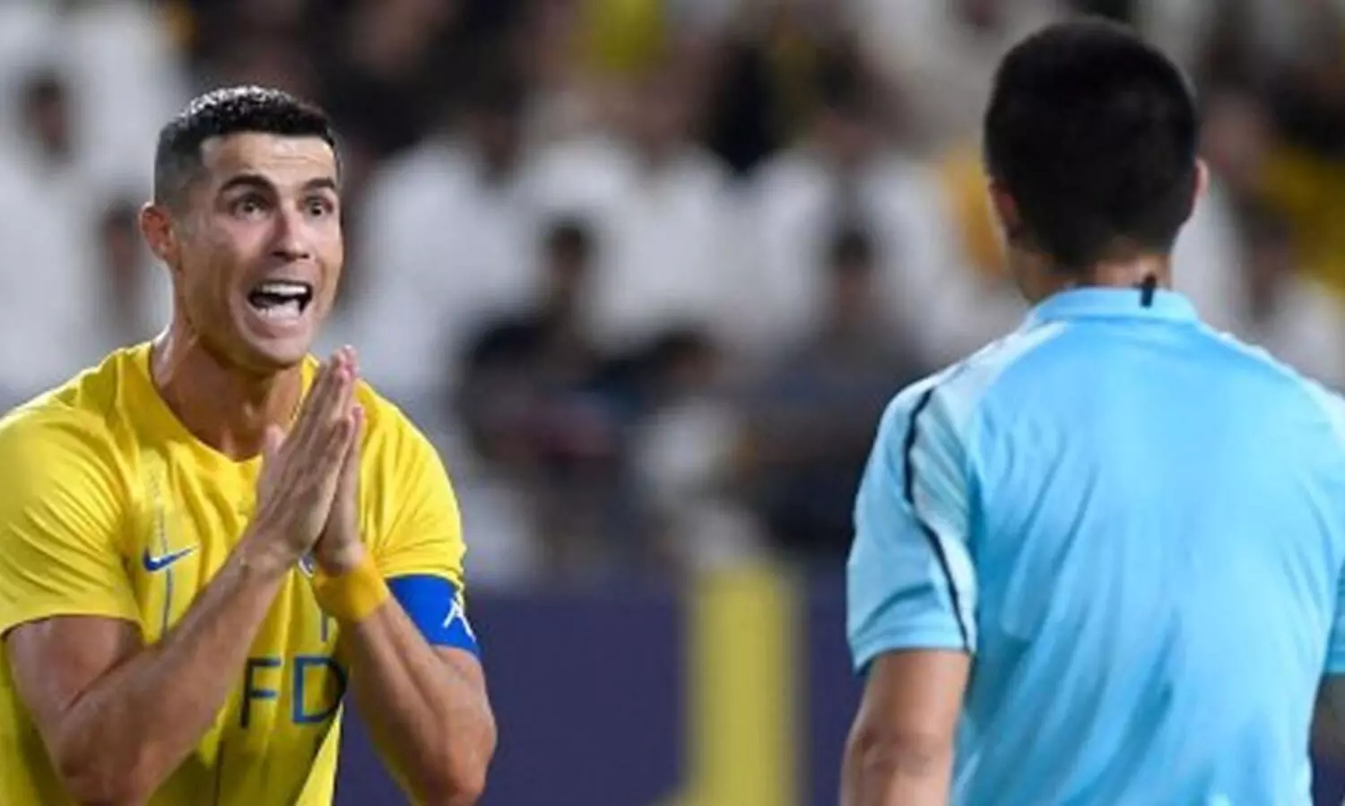 റഫറിയോട് തട്ടിക്കയറി, സെൽഫിയെടുക്കുന്നയാളെ തള്ളിമാറ്റി ക്രിസ്റ്റ്യാനോ! -വിഡിയോ