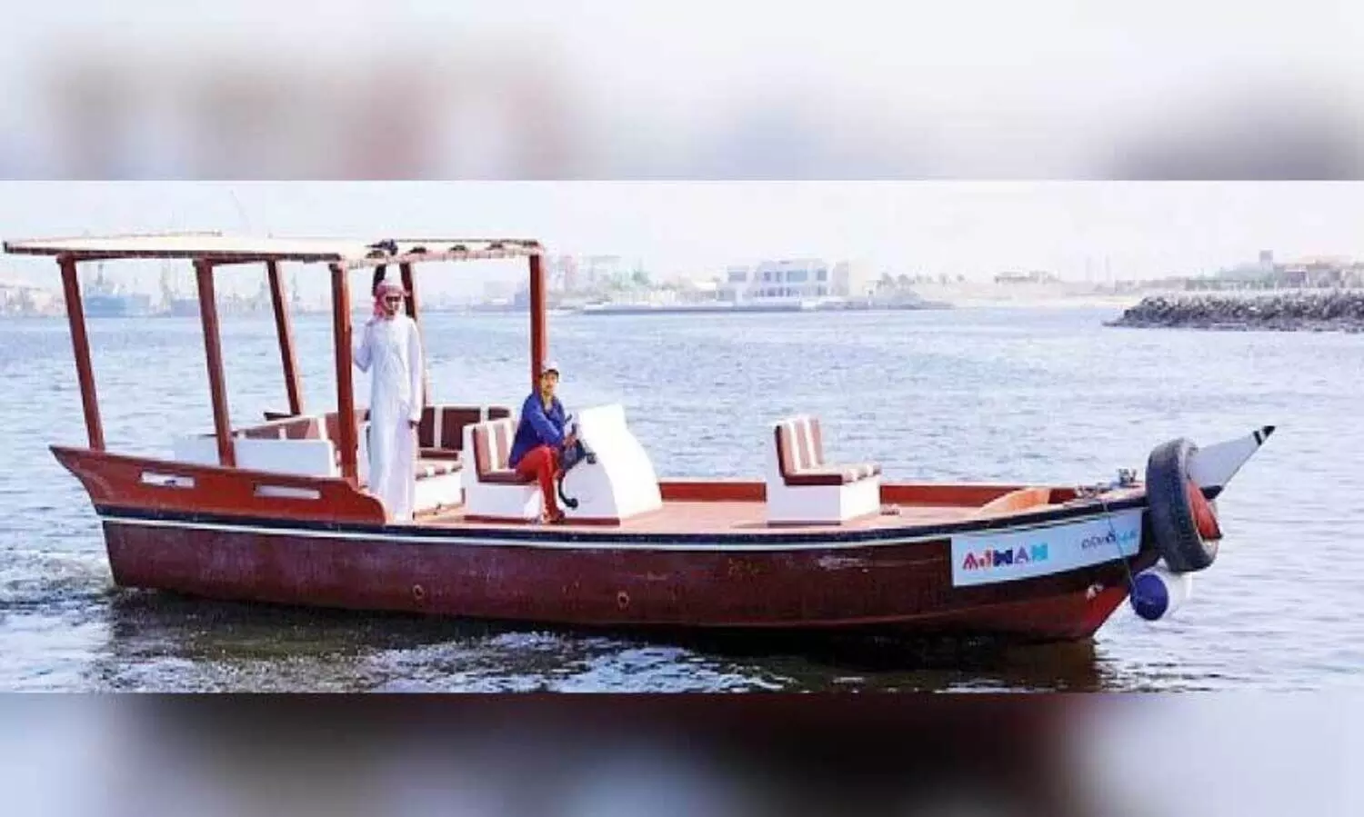 അ​ജ്മാ​ൻ അ​ബ്ര​യി​ൽ യാ​ത്ര ചെ​യ്യു​ന്ന​വ​ർ