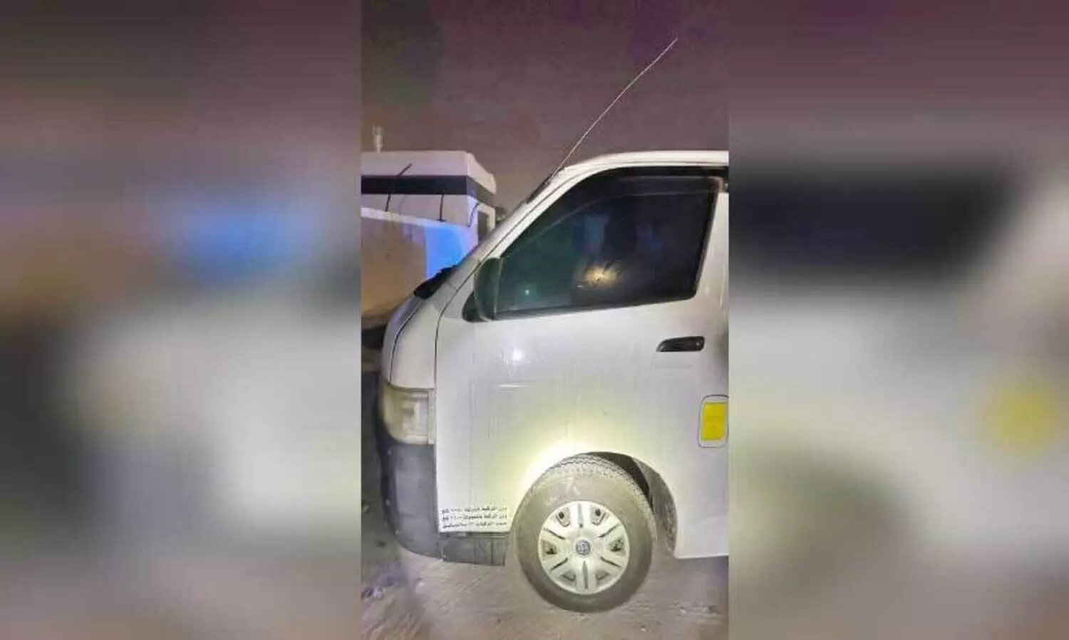 ദു​ബൈ പൊ​ലീ​സ്​ പി​ടി​കൂ​ടി​യ ഇ​ടി​ച്ചി​ട്ട്​ നി​ർ​ത്താ​തെ പോ​യ വാ​ഹ​നം