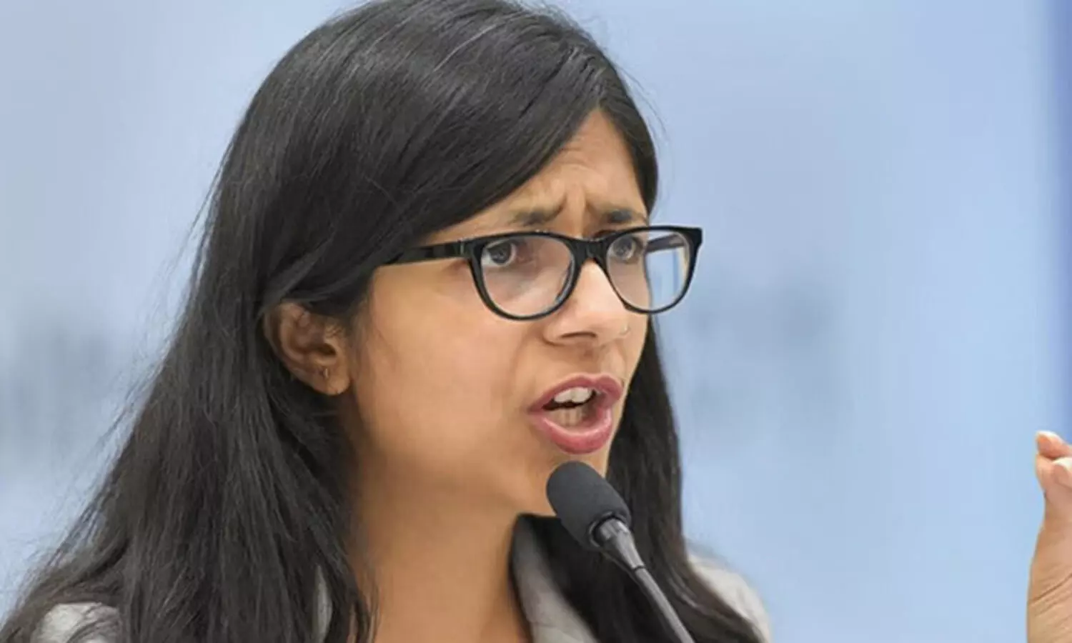 പ്രായപൂർത്തിയാകാത്ത പെൺകുട്ടിയെ ബലാത്സംഗം ചെയ്ത സംഭവത്തിൽ  ഡൽഹി വനിത കമ്മീഷൻ പൊലീസിന് നോട്ടീസ് അയച്ചു