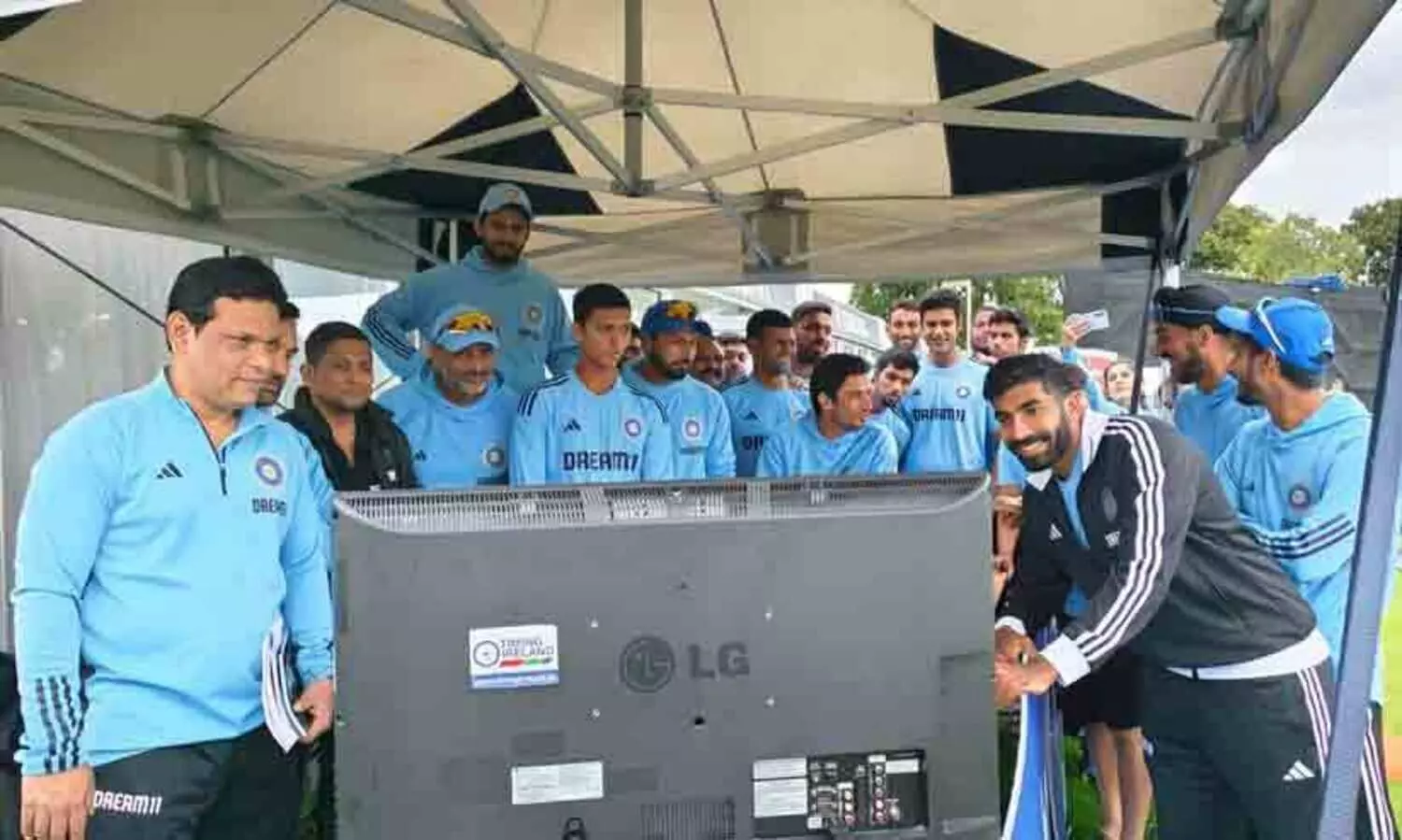 രാജ്യത്തിന്റെ അഭിമാന നിമിഷം ഡബ്ലിനിൽ ആഘോഷമാക്കി ഇന്ത്യൻ താരങ്ങൾ