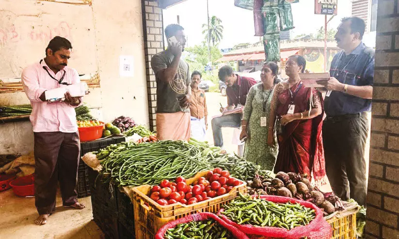 ക​രി​ഞ്ച​ന്ത​ക്ക് വി​ല​ങ്ങി​ടും