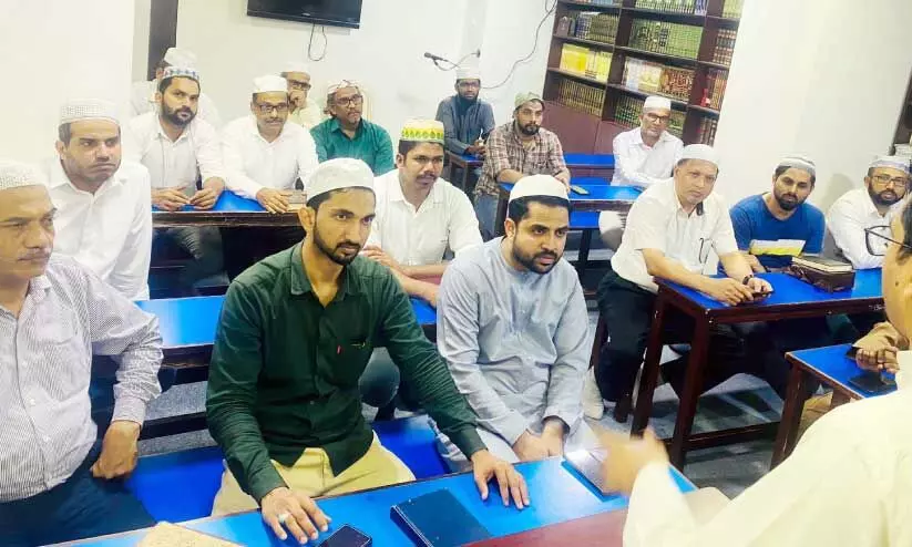 സമസ്ത ബഹ്റൈൻ ഇർഷാദുൽ മുസ്ലിമീൻ മദ്രസയിൽ ഖുർആൻ ക്ലാസ്സ് സമസ്ത ബഹ്റൈൻ ഇർഷാദുൽ മുസ്ലിമീൻ മദ്രസയിൽ ഖുർആൻ ക്ലാസ്സ്