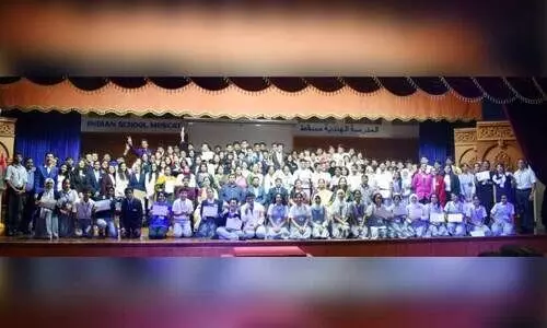 മ​സ്ക​ത്ത് ഇ​ന്ത്യ​ൻ സ്കൂ​ളി​ൽ ന​ട​ന്ന മോ​ഡ​ൽ യു.​എ​ൻ സ​മ്മേ​ള​ന​ത്തി​ൽ പ​​ങ്കെ​ടു​ത്ത വി​ദ്യാ​ർ​ഥി​ക​ളും  അ​ധ്യാ​പ​ക​രും