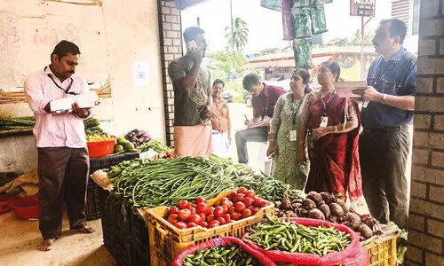 ക​രി​ഞ്ച​ന്ത​ക്ക് വി​ല​ങ്ങി​ടും