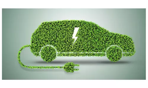 രജിസ്ട്രേഷൻ ലക്ഷം പിന്നിട്ടു; കേരളത്തിൽ വൈദ്യുതി വേഗത്തിൽ ഇ-വാഹനങ്ങൾ രജിസ്ട്രേഷൻ ലക്ഷം പിന്നിട്ടു; കേരളത്തിൽ വൈദ്യുതി വേഗത്തിൽ ഇ-വാഹനങ്ങൾ