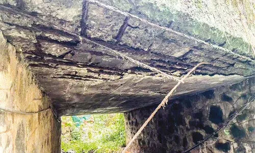 പാലം അപകട ഭീഷണിയിൽ പാലം അപകട ഭീഷണിയിൽ