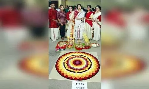 ശ്രാ​വ​ണം 2023 അ​ത്ത​പ്പൂ​ക്ക​ള മ​ത്സ​ര​ത്തി​ൽ ഒ​ന്നാം സ്ഥാ​നം​നേ​ടി​യ ബി.​കെ.​എ​സ്സ് മ​ല​യാ​ളം പാ​ഠ​ശാ​ല ടീം