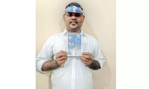 ച​ന്ദ്ര​യാ​ന്റെ വി​ജ​യ​ക​ര​മാ​യ ലാ​ൻ​ഡി​ങ്ങി​ന് പ്രാ​ർ​ഥ​ന​യോ​ടെ സു​ധീ​റും