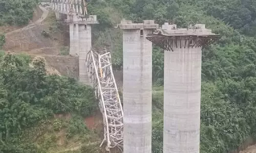 മിസോറാമിൽ നിർമാണത്തിലിരുന്ന റെയിൽവേ പാലം തകർന്നുവീണ് 17 മരണം -വിഡിയോ