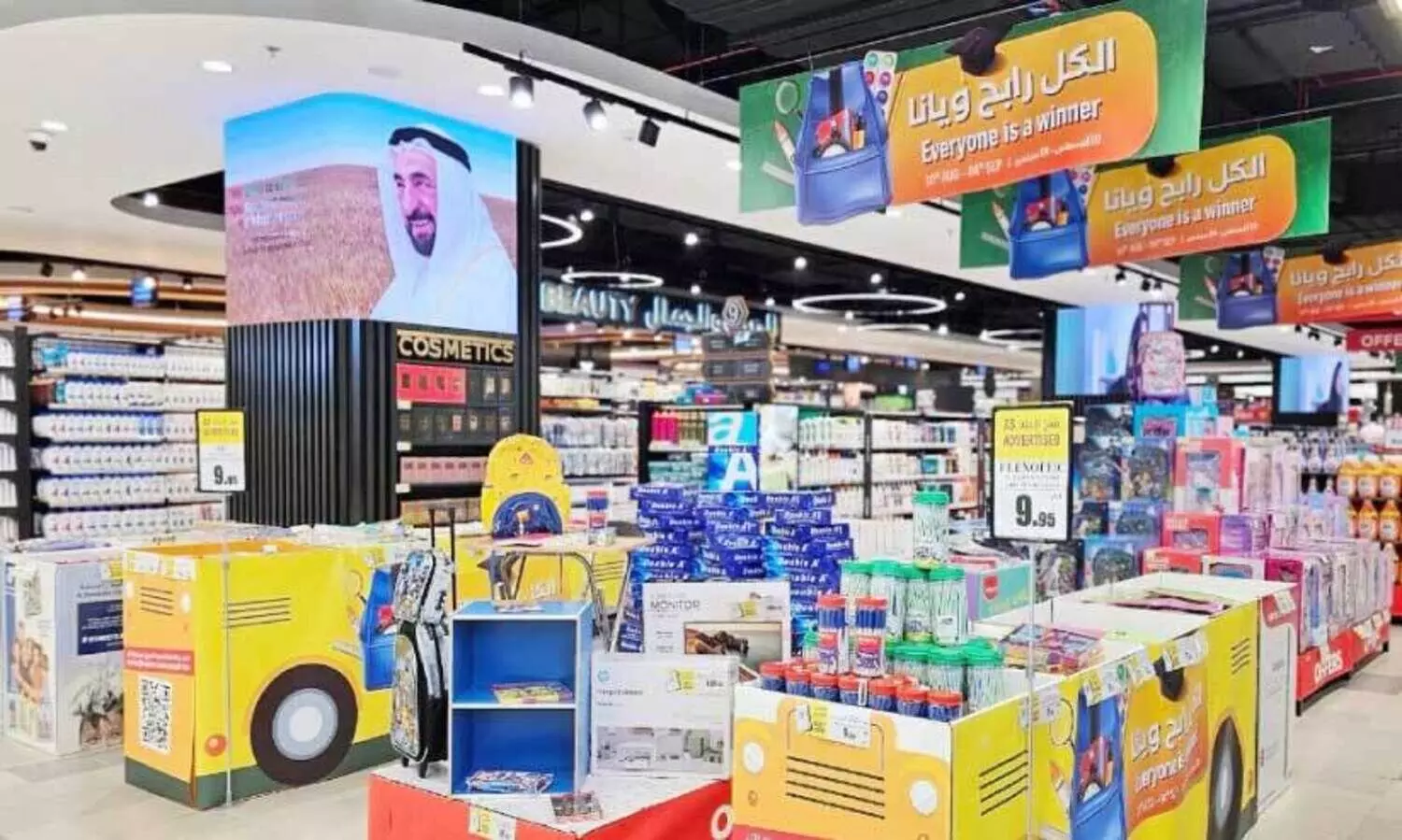 ഷാർജയിൽ സ്കൂൾവിപണി സജീവം