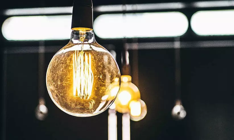 പ്ര​വാ​സി​ക​ൾ രാ​ജ്യം വി​ടും മു​മ്പ് വൈ​ദ്യു​തി ബി​ൽ അ​ട​ക്ക​ണമെന്ന് കുവൈത്ത്; വീ​ഴ്ച വ​രു​ത്തി​യ​വ​ർ​ക്ക് രാ​ജ്യം വി​ടാ​നാ​കി​ല്ല