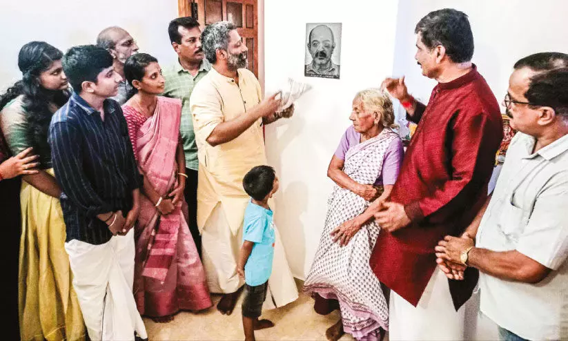 പു​സ്ത​ക​ കാ​വ​ൽ​ക്കാ​ര​ന്റെ ഓ​ർ​മ​യി​ൽ കി​ട​പ്പാ​ട​മൊ​രു​ങ്ങി