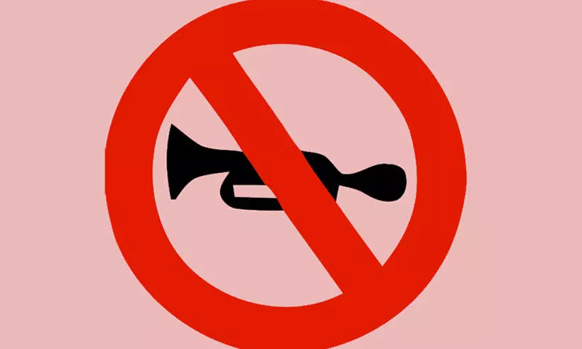 സ്കൂളുകൾക്കു മുന്നിൽ ഹോൺ മുഴക്കരുത്; വാഹനങ്ങൾക്ക് കർശന നിർദേശം സ്കൂളുകൾക്കു മുന്നിൽ ഹോൺ മുഴക്കരുത്; വാഹനങ്ങൾക്ക് കർശന നിർദേശം