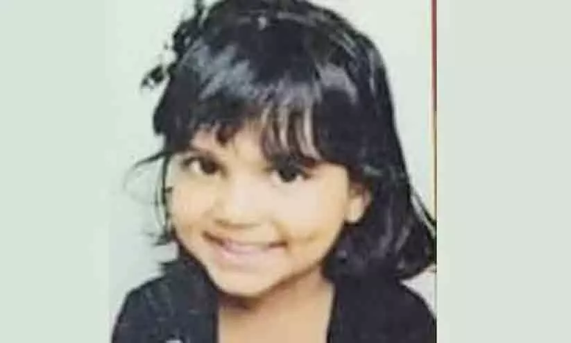 വീടിനു സമീപം ബസിറങ്ങിയ നഴ്സറി വിദ്യാർഥിനി അതേ ബസിടിച്ച് മരിച്ചു വീടിനു സമീപം ബസിറങ്ങിയ നഴ്സറി വിദ്യാർഥിനി അതേ ബസിടിച്ച് മരിച്ചു