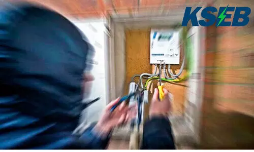 മീറ്റർ റീഡിങ്ങിൽ കൃത്രിമം; കെ.എസ്.ഇ.ബി നടപടി തുടരുന്നു മീറ്റർ റീഡിങ്ങിൽ കൃത്രിമം; കെ.എസ്.ഇ.ബി നടപടി തുടരുന്നു