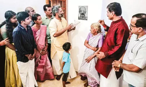 പു​സ്ത​ക​ കാ​വ​ൽ​ക്കാ​ര​ന്റെ ഓ​ർ​മ​യി​ൽ കി​ട​പ്പാ​ട​മൊ​രു​ങ്ങി