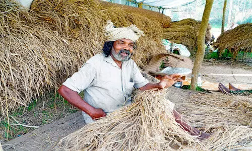കൂ​ട്ടു​കു​ടും​ബ ഗ​രി​മ​യു​മാ​യി    ചെ​റു​വ​യ​ൽ രാ​മ​ൻ