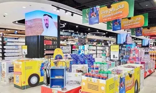 ഷാർജയിൽ സ്കൂൾവിപണി സജീവം