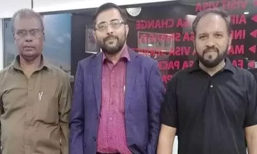 ഗ്ലോ​ബ​ല്‍ പ്ര​വാ​സി യൂ​നി​യ​ന്‍ ഭാ​ര​വാ​ഹി​ക​ളാ​യ അ​ഡ്വ. ഫ​രീ​ദ്, ക​രീം പൂ​ച്ചി​ങ്ങ​ല്‍, പി. ​വി​ദ്യാ​ധ​ര​ന്‍ എ​ന്നി​വ​ര്‍