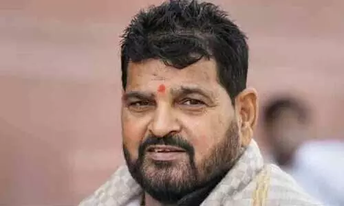 ലോക റസ്‍ലിങ് കൂട്ടായ്മയിൽനിന്ന് ഇന്ത്യൻ ഗുസ്തി ഫെഡറേഷൻ പുറത്ത്; ലോക ചാമ്പ്യൻഷിപ്പിൽ ഇന്ത്യൻ പതാകക്ക് കീഴിൽ മത്സരിക്കാനാവില്ല