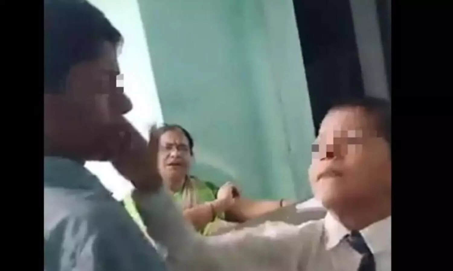 മുസ്​ലിം വിദ്യാർഥിയെ അടിക്കാൻ സഹപാഠികളോട്​ നിർദേശിച്ച്​ അധ്യാപിക; യു.പിയിലെ സ്കൂളിൽ കിരാതത്വം -വിഡിയോ വൈറൽ