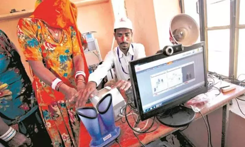 ആധാർ അധിഷ്ഠിത വേതന വിതരണം: സമയപരിധി നീട്ടില്ല ആധാർ അധിഷ്ഠിത വേതന വിതരണം: സമയപരിധി നീട്ടില്ല