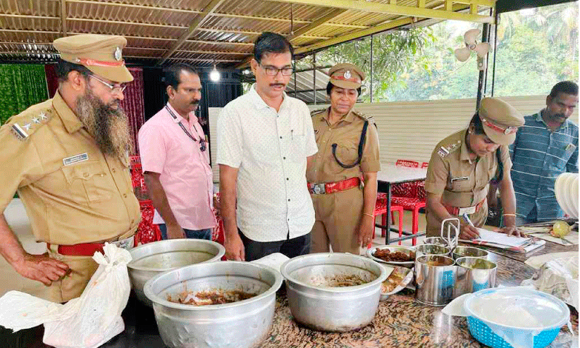 ഹോട്ടലുകളിൽ പരിശോധന; പഴയ ഭക്ഷണം പിടികൂടി ഹോട്ടലുകളിൽ പരിശോധന; പഴയ ഭക്ഷണം പിടികൂടി
