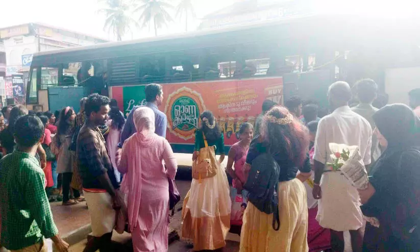 ബസ് ഡ്രൈവർക്ക് മർദനം:  വടകര–തൊട്ടിൽപാലം റൂട്ടിൽ മിന്നൽ പണിമുടക്ക്; യാത്രക്കാർ വലഞ്ഞു