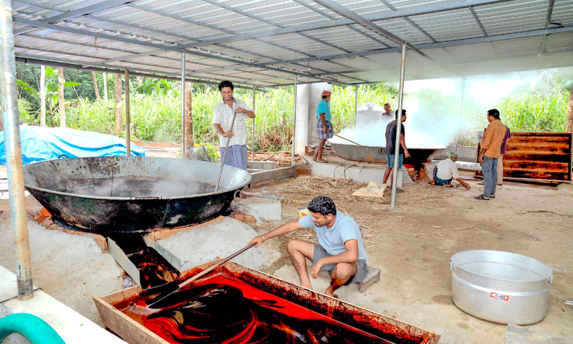 മധുരം നുണയാൻ വള്ളിക്കോട് ശർക്കര മധുരം നുണയാൻ വള്ളിക്കോട് ശർക്കര