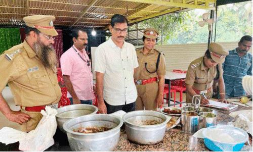 ഹോട്ടലുകളിൽ പരിശോധന; പഴയ ഭക്ഷണം പിടികൂടി