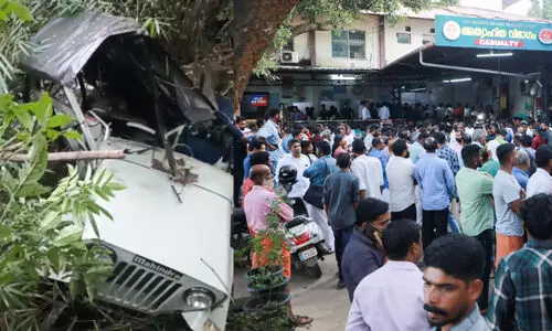 അപകടം നടന്നത് ആൾപ്പാർപ്പില്ലാത്ത പ്രദേശത്ത്; നിർണായകമായി വഴിയാത്രക്കാരന്റെ ഇടപെടൽ