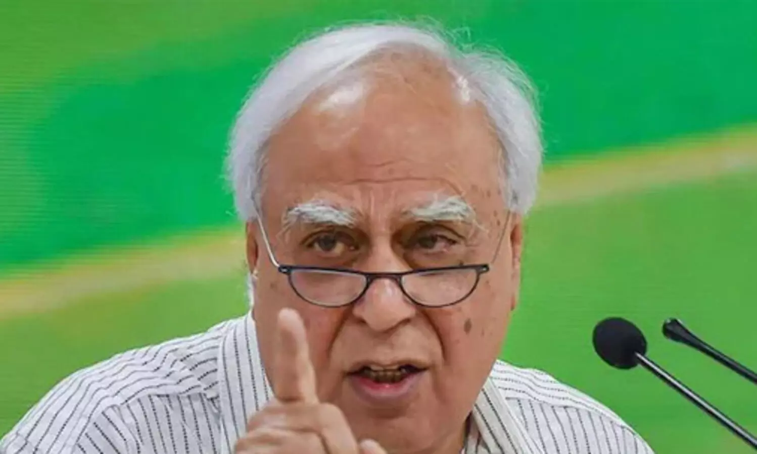 മുസ്‍ലിം ബാലനെ അടിക്കാൻ ടീച്ചറുടെ നിർദേശം: യോഗിയുടെ ബുൾഡോസർ എവിടെയെന്ന് കപിൽ സിബൽ എം.പി