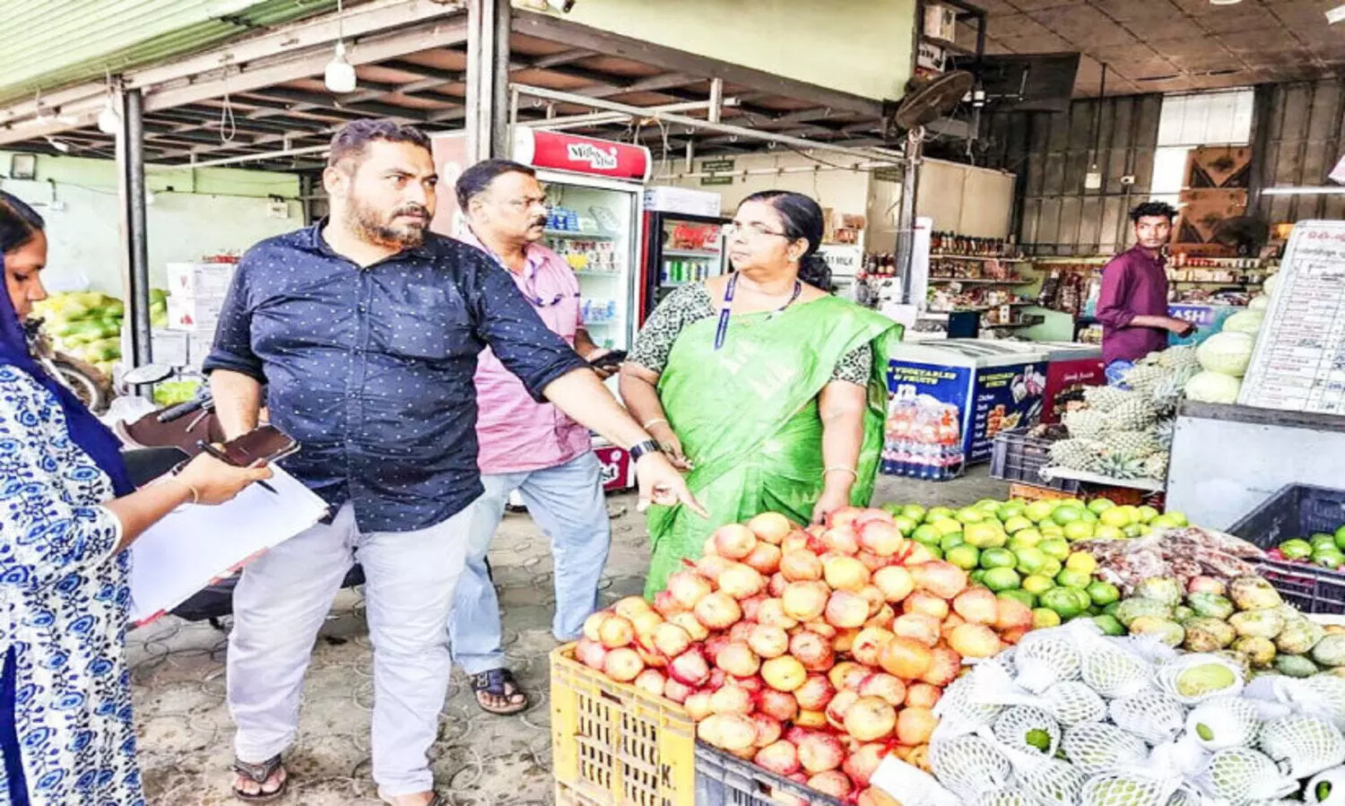 വി​ല​ക്ക​യ​റ്റം ത​ട​യാ​ൻ ഭ​ക്ഷ്യ​പൊ​തു​വി​ത​ര​ണ വ​കു​പ്പ്​ ക​ട​ക​ളി​ൽ പ​രി​ശോ​ധ​ന ന​ട​ത്തു​ന്നു