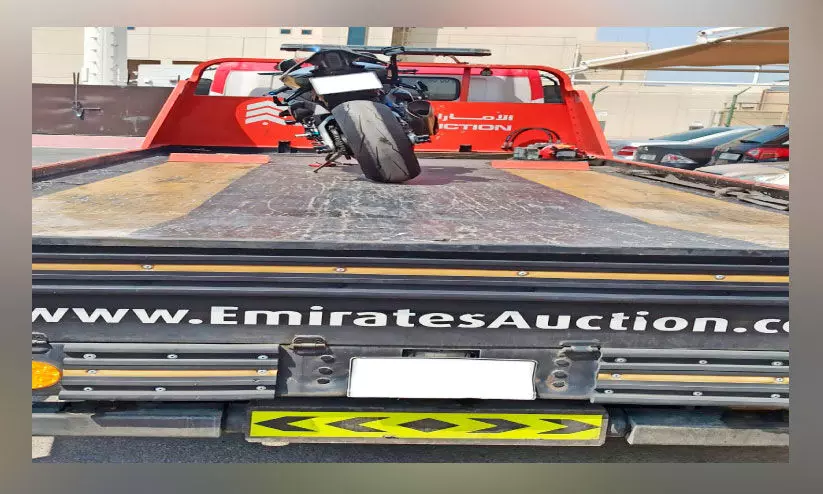 ദു​ബൈ: അ​പ​ക​ട​ക​ര​മാ​യ ഡ്രൈ​വി​ങ്​; ​    ബൈ​ക്ക് ​യാ​ത്രി​ക​ൻ അറസ്റ്റിൽ