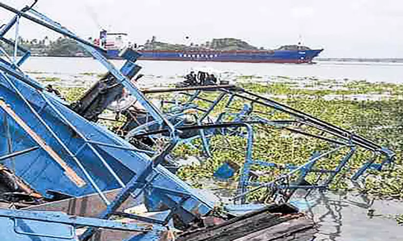 തകർന്ന ബോട്ട് (ഫയൽ ചിത്രം) തകർന്ന ബോട്ട് (ഫയൽ ചിത്രം)