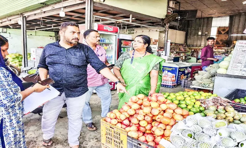 വിലക്കയറ്റം തടയാൻ ഭക്ഷ്യപൊതുവിതരണ വകുപ്പ് കടകളിൽ പരിശോധന നടത്തുന്നു വിലക്കയറ്റം തടയാൻ ഭക്ഷ്യപൊതുവിതരണ വകുപ്പ് കടകളിൽ പരിശോധന നടത്തുന്നു