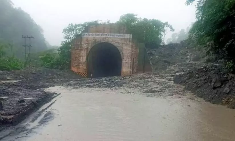 മേഘാലയയിലെ സോനാപൂർ തുരങ്കത്തിൽ മണ്ണിടിഞ്ഞു; ത്രിപുര, മിസോറാം, ബരാക് താഴ്‌വരയിൽ ഗതാഗതം തടസ്സപ്പെട്ടു