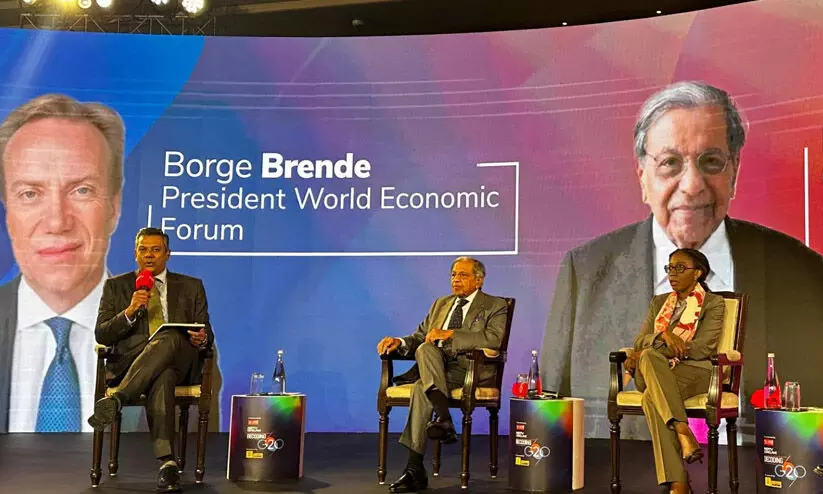 ആധാറും താങ്ങാവുന്ന നിരക്കിലുള്ള ഇന്റർനെറ്റ് കണക്ടിവിറ്റിയും ഇന്ത്യയുടെ വളർച്ചയെ പരിപോഷിപ്പിക്കും -ലോക സാമ്പത്തിക ഫോറം മേധാവി