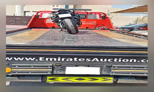 ദു​ബൈ: അ​പ​ക​ട​ക​ര​മാ​യ ഡ്രൈ​വി​ങ്​; ​    ബൈ​ക്ക് ​യാ​ത്രി​ക​ൻ അറസ്റ്റിൽ