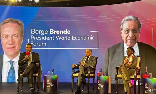 ആധാറും താങ്ങാവുന്ന നിരക്കിലുള്ള ഇന്റർനെറ്റ് കണക്ടിവിറ്റിയും ഇന്ത്യയുടെ വളർച്ചയെ പരിപോഷിപ്പിക്കും -ലോക സാമ്പത്തിക ഫോറം മേധാവി