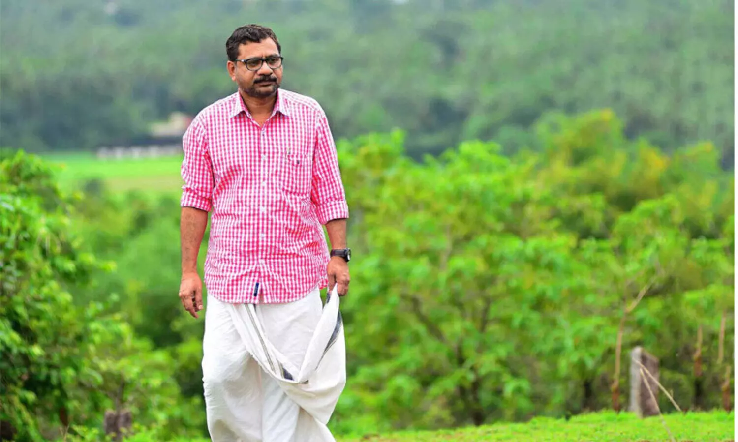 നീ​യെ​ന്ന ഗാ​ന​ത്തി​ൻ ചി​റ​കു​ക​ളേ​റി